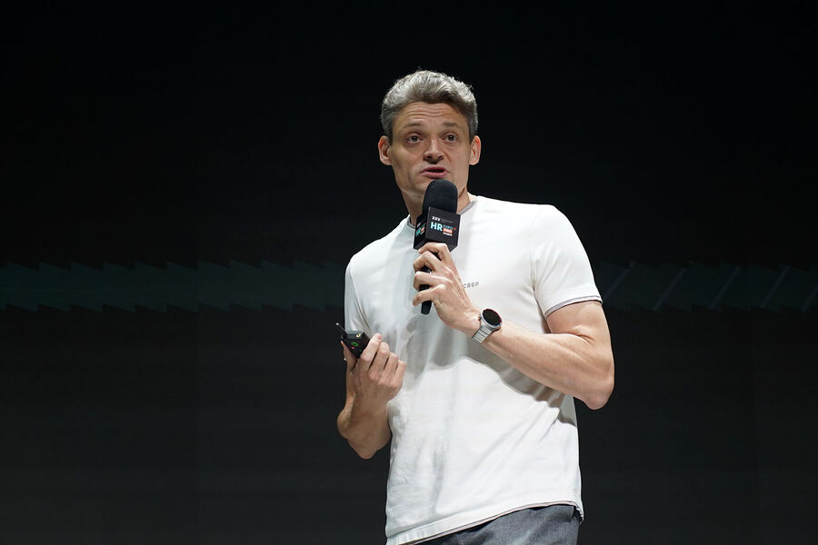 Сбер презентовал на ПМЭФ новый платежный терминал «Нео»